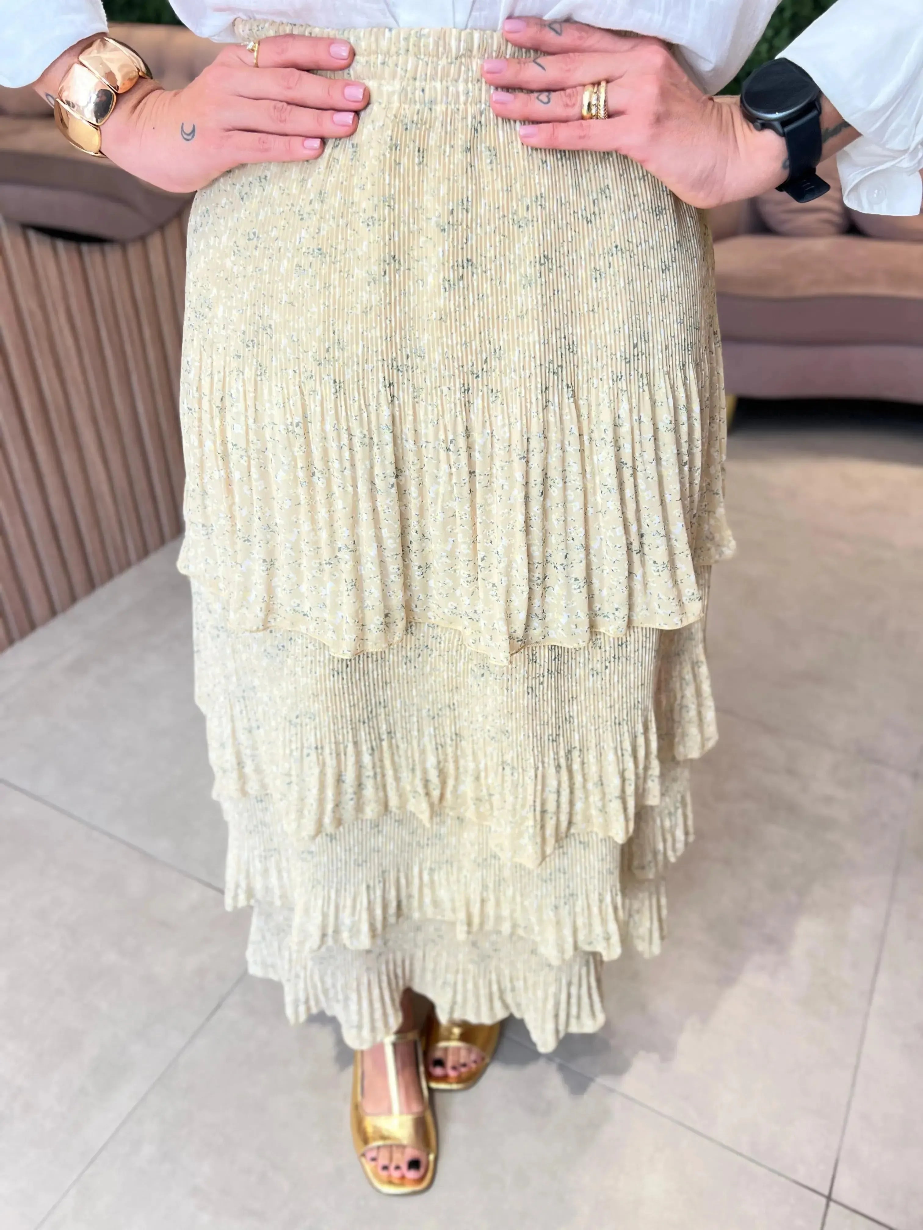 Saia em Camadas Amarelo Manteiga com Detalhes Floral