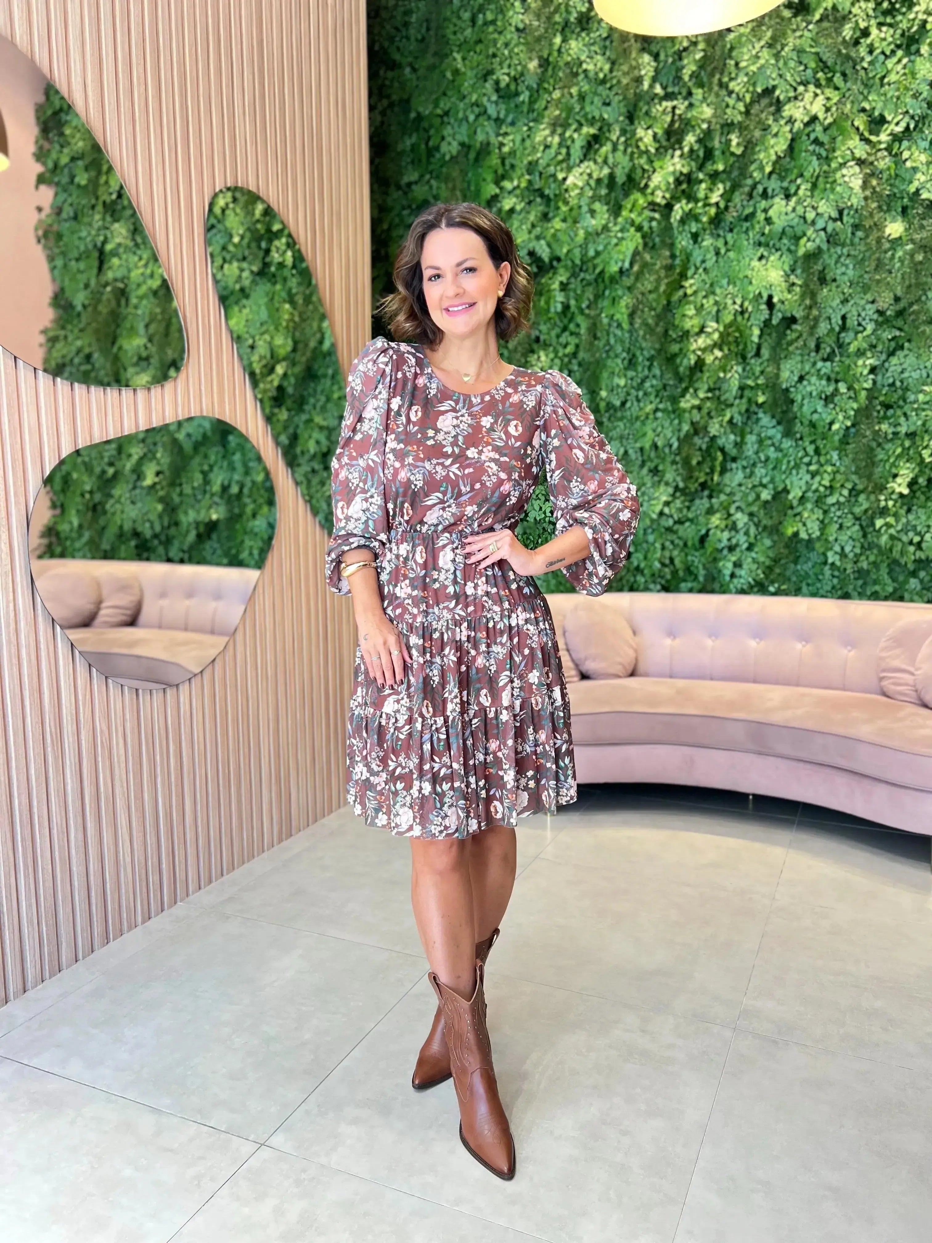 Vestido em tule curto Marrom Floral ( ENVIOS E RETIRADAS A PARTIR DO DIA 13/05 )