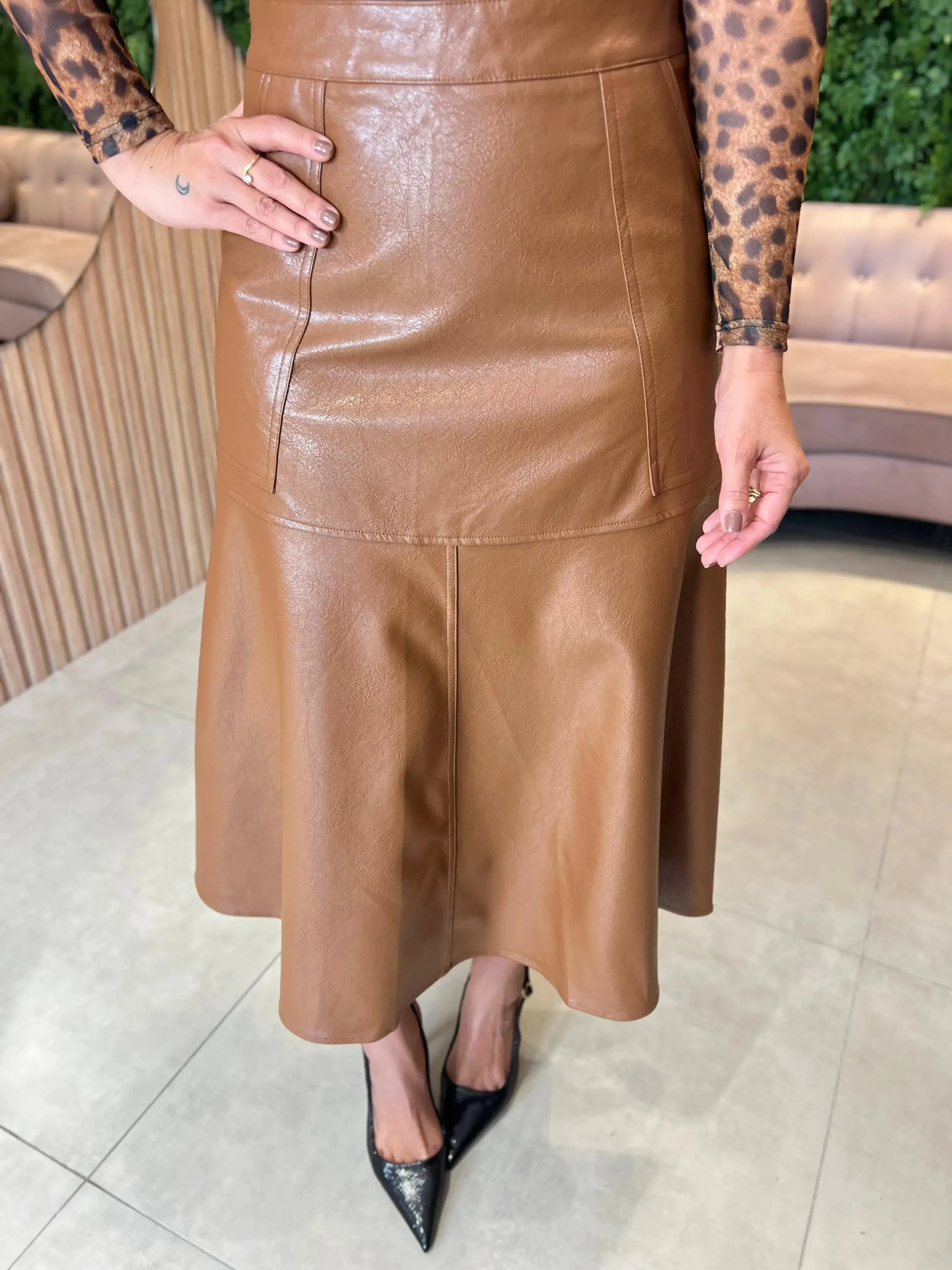 Saia Couro Eco Midi, Caramelo