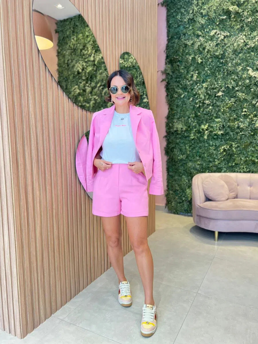 Shorts em Alfaiataria Rosa com Bolso faca