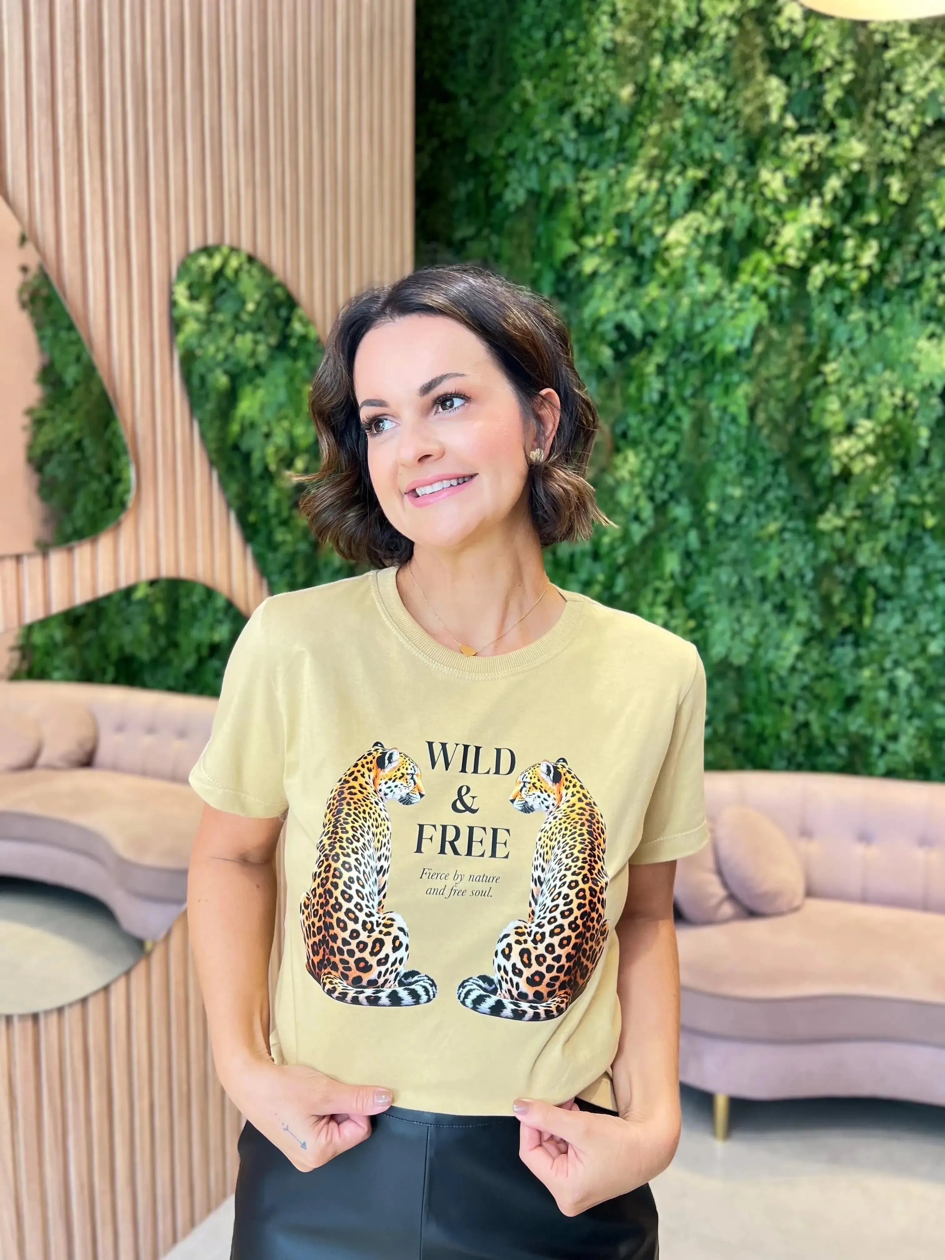 T-Shirt "Wild & Free" Onça (ENVIOS E RETIRADAS A PARTIR DE 04/06)