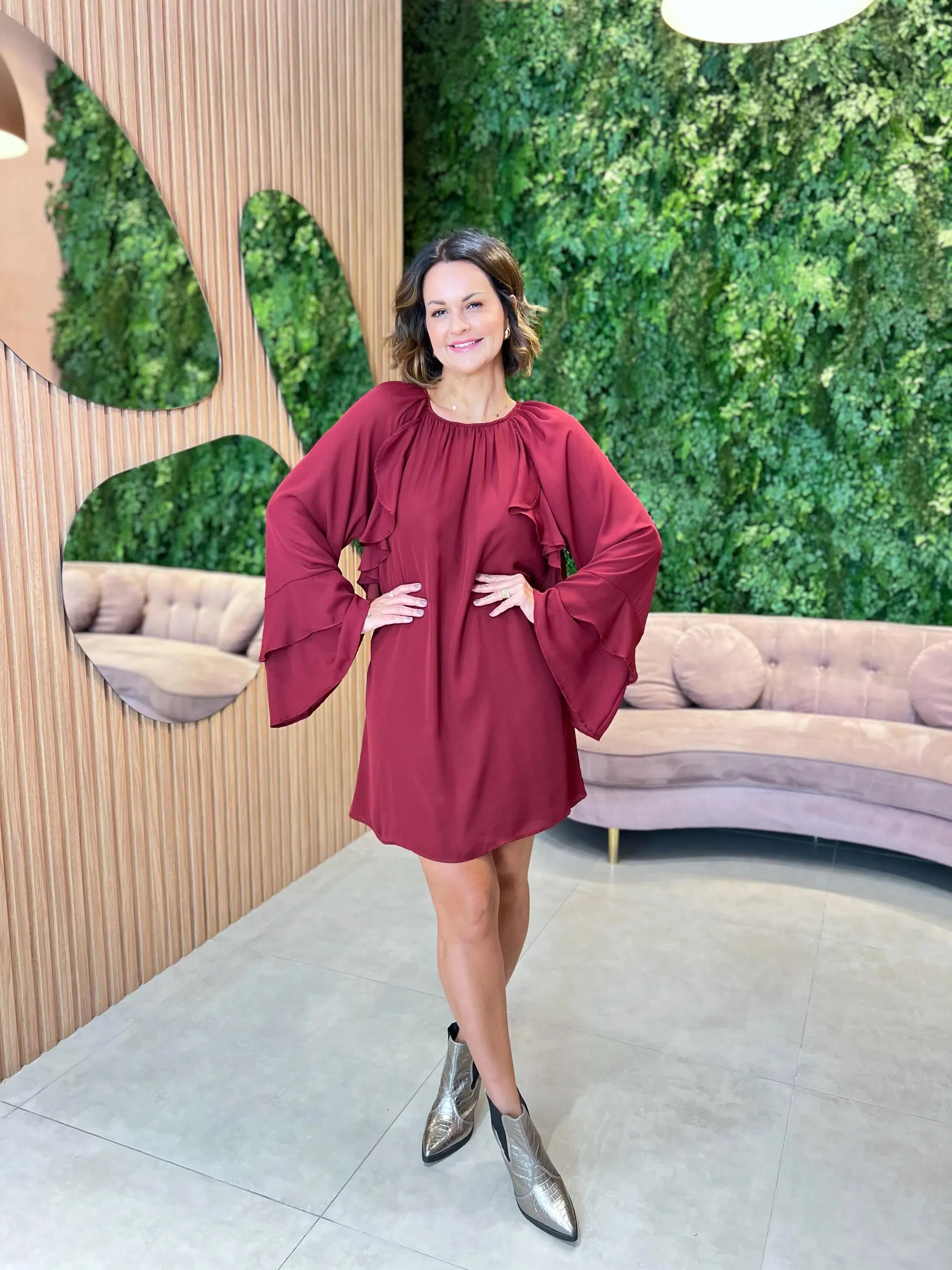 Vestido Curto Boho Chic com babados Marsala