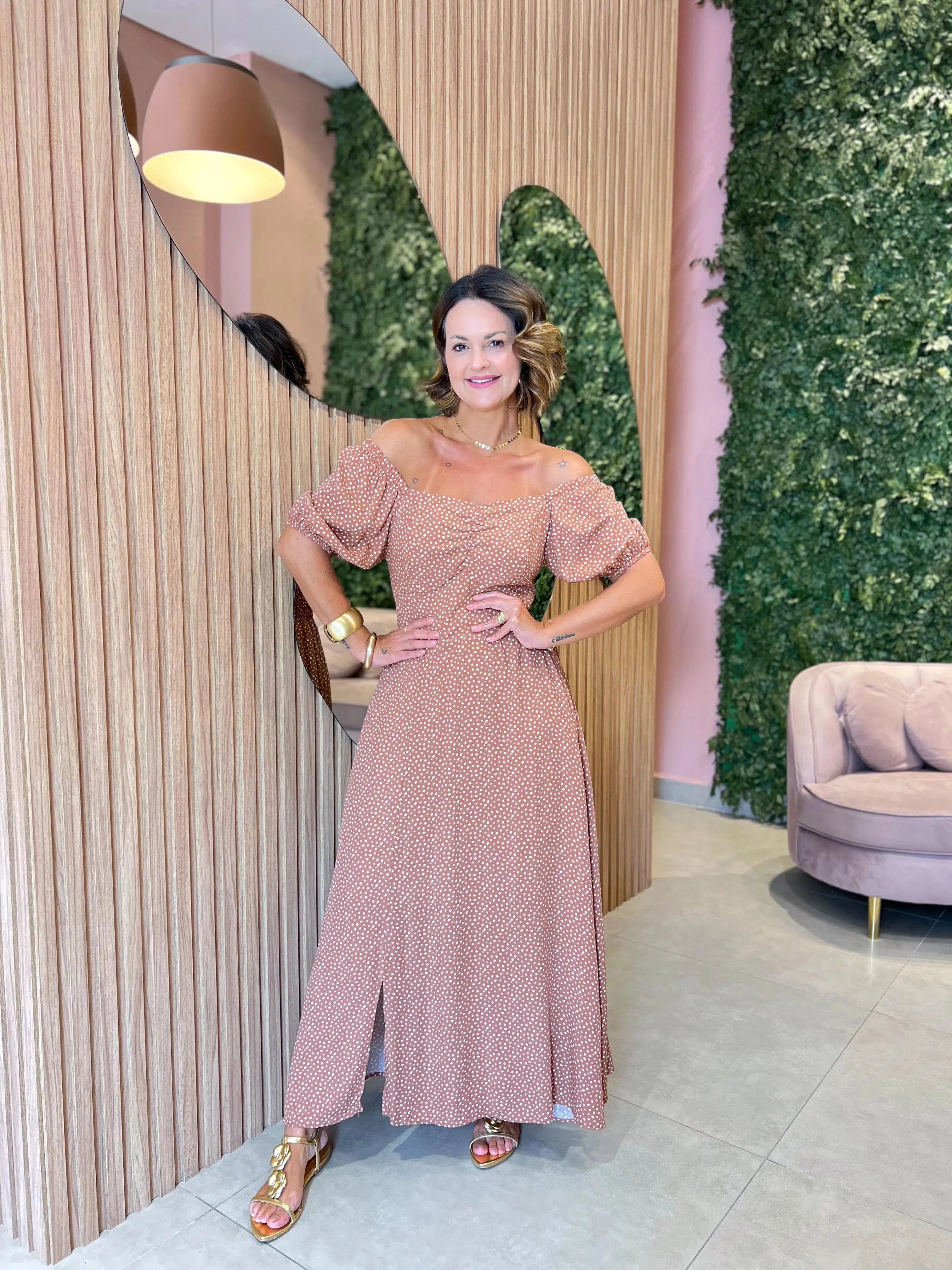 Vestido Midi em Póa com detalhe no busto Caramelo