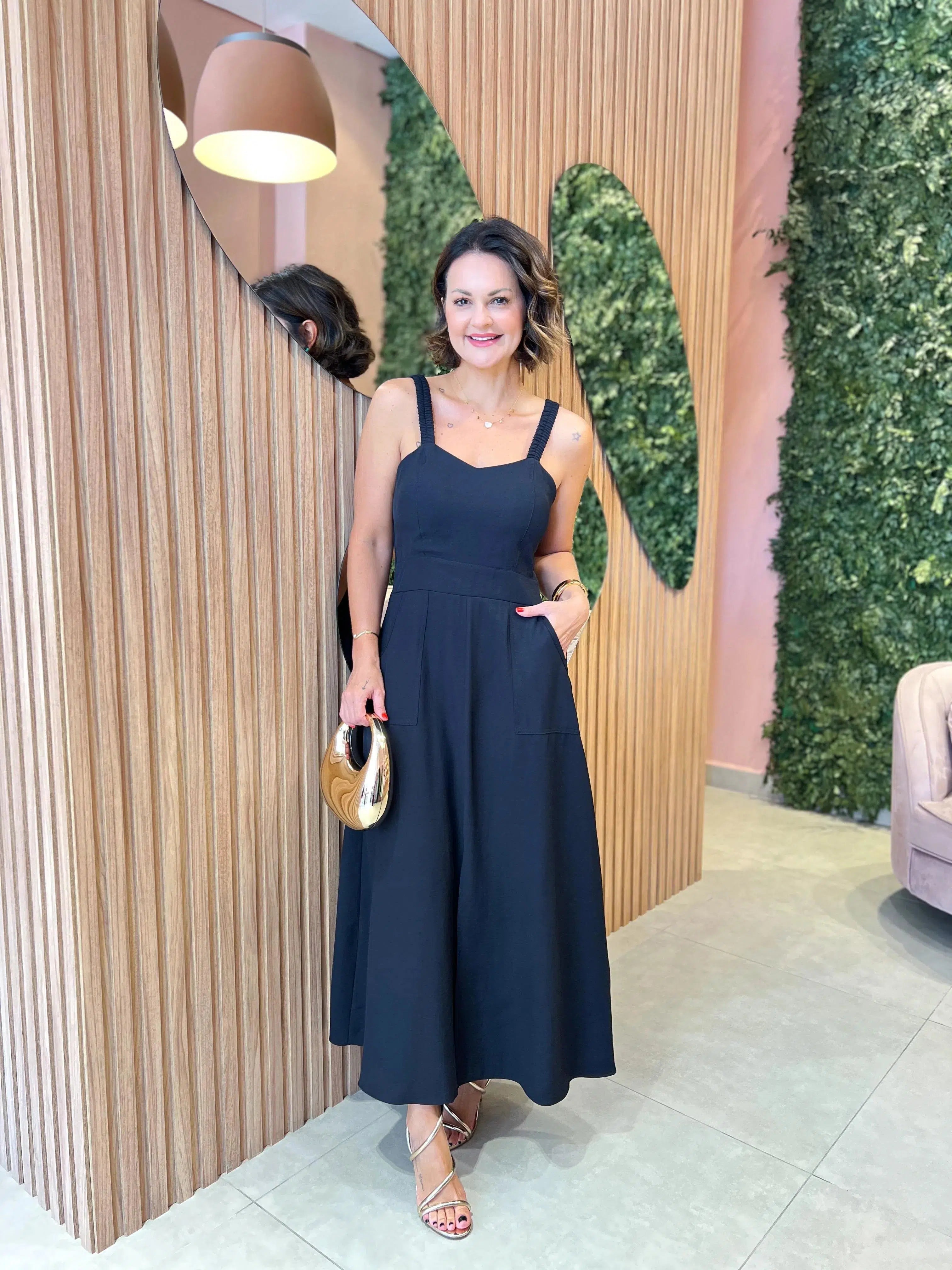 Vestido em Liocel Preto com Bolso