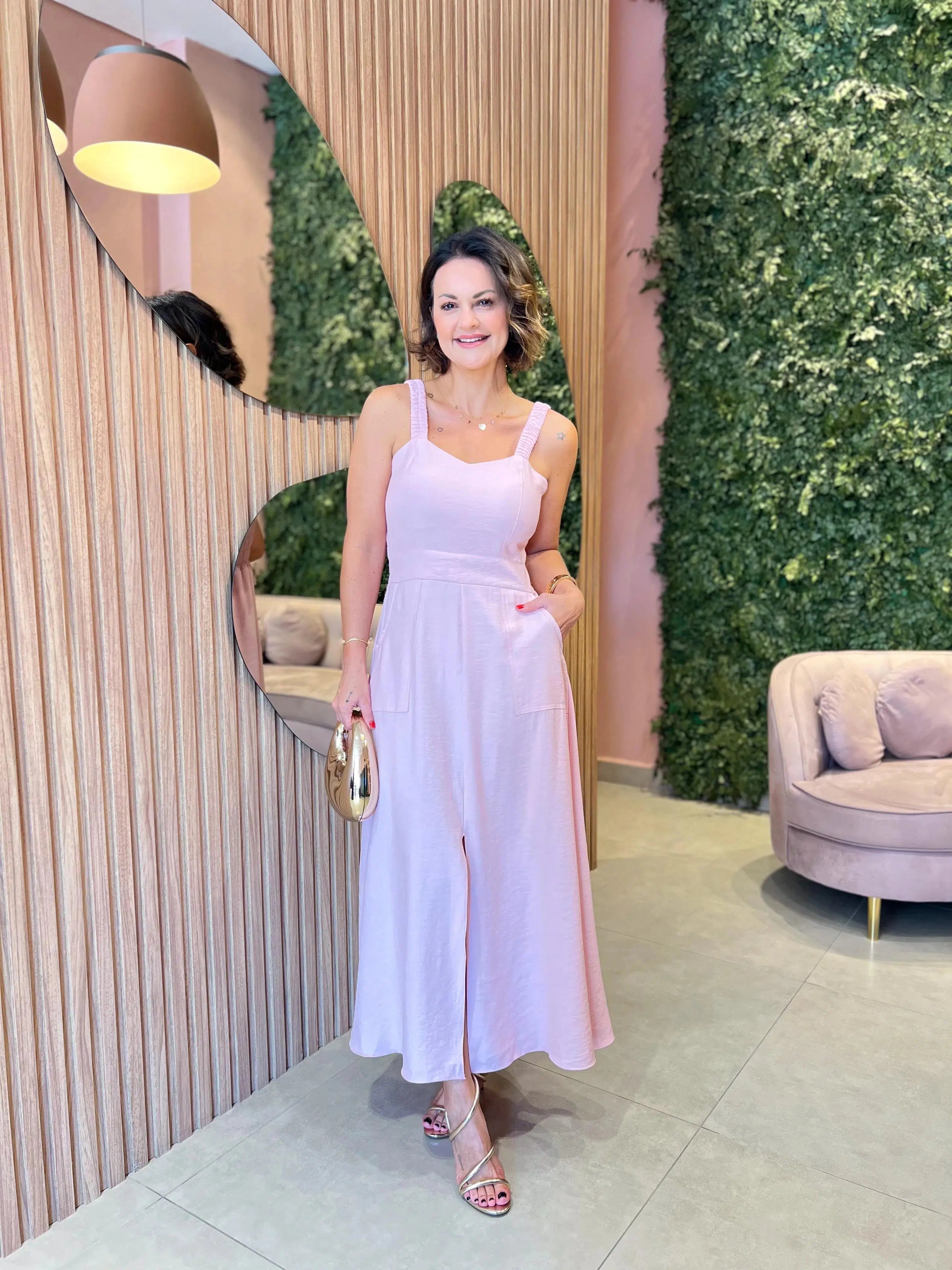 Vestido em Liocel Rosa com Bolso