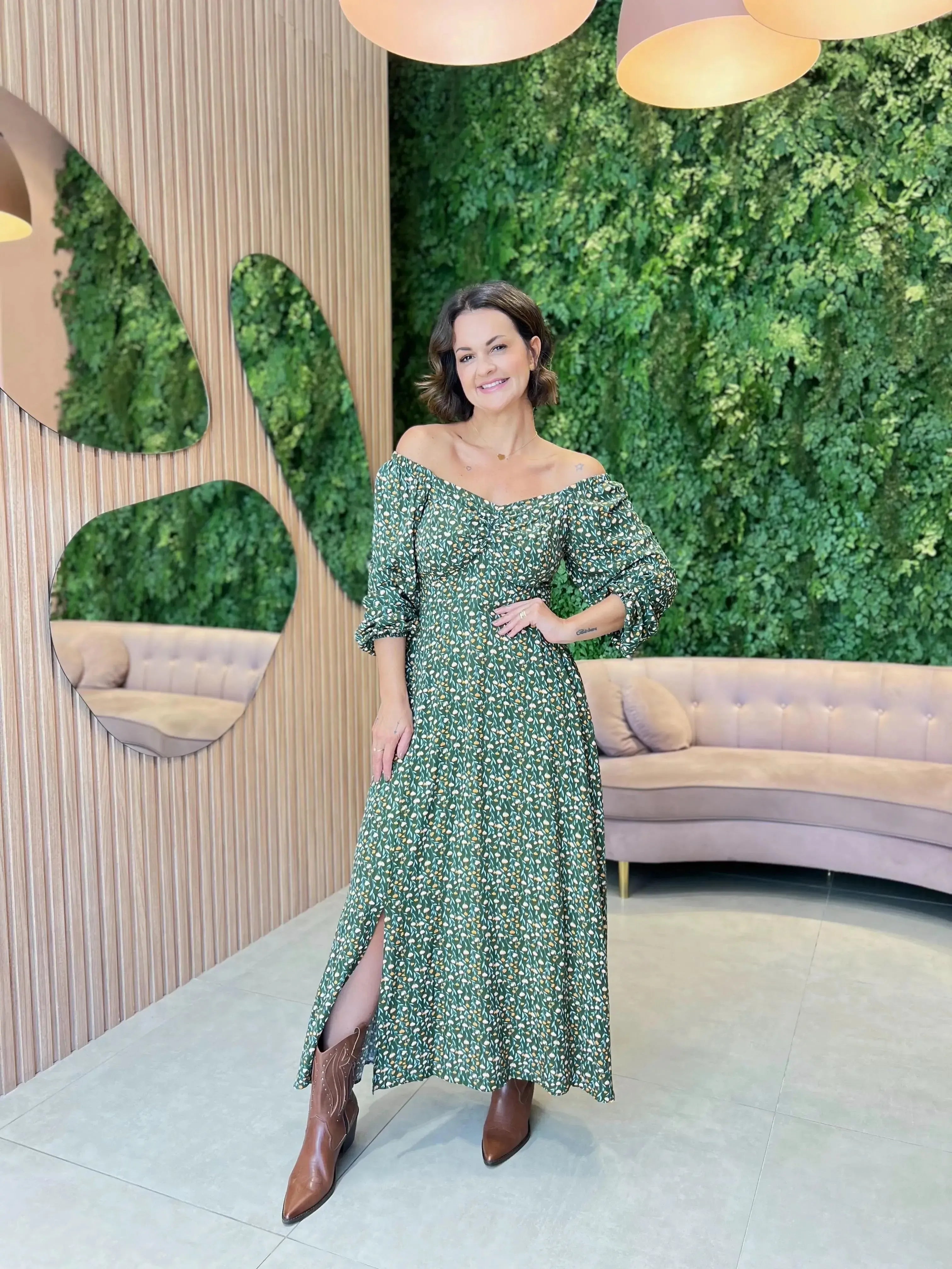 Vestido em Viscolinho Manga Longa Verde com Florzinha